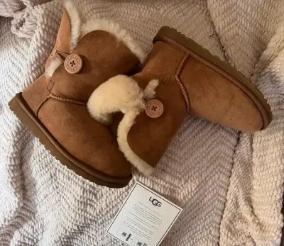 Botas Bottons UGG ORIGINALES - miniatura 2