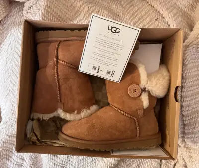 Botas Bottons UGG ORIGINALES - miniatura 5