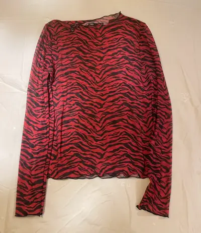 Polera estampado animal print rojo Zara - miniatura 1