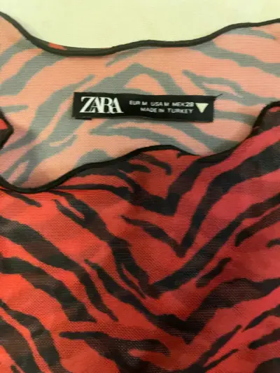 Polera estampado animal print rojo Zara - miniatura 2