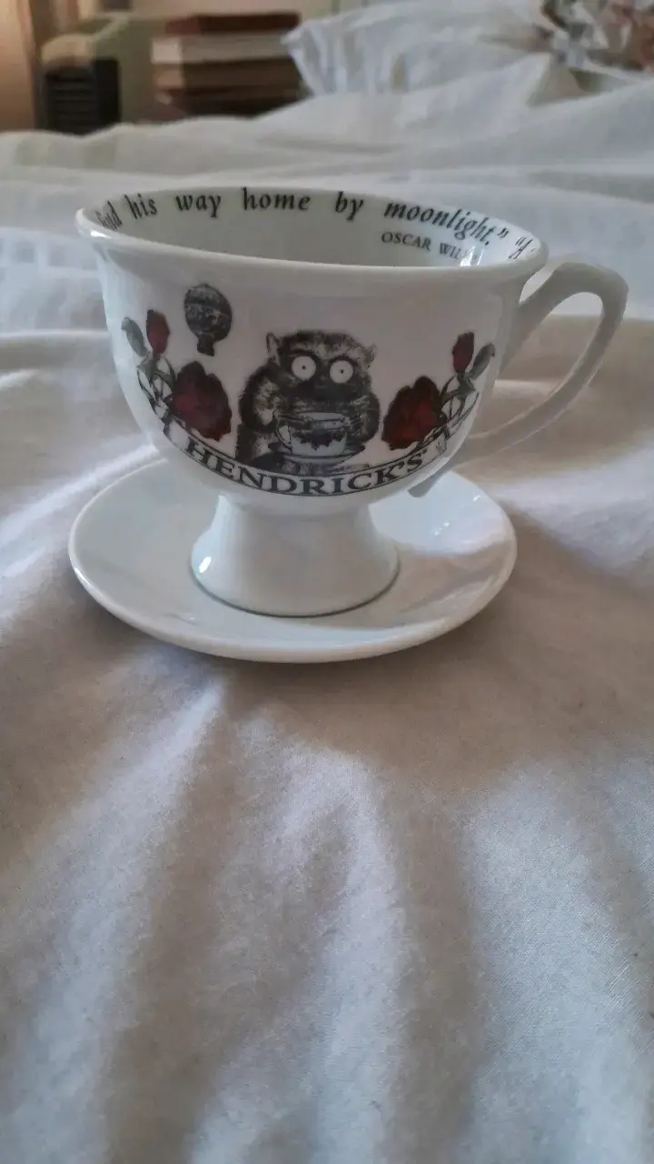 Taza de gin Hendrick's