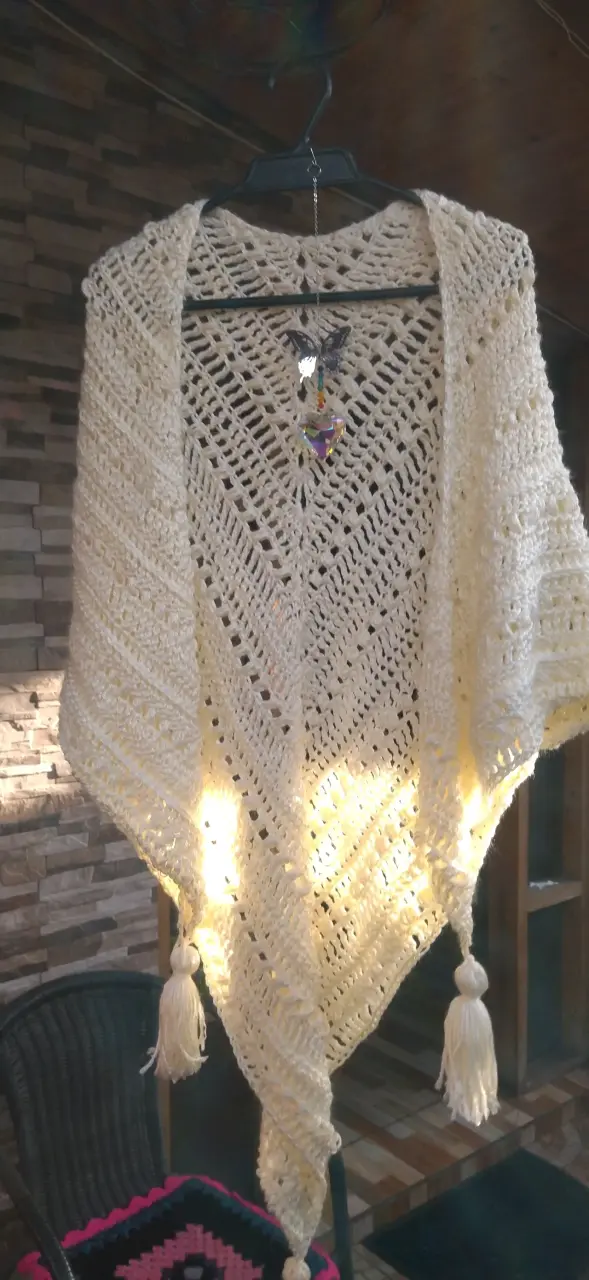 Chal tejido a crochet color crema - 2