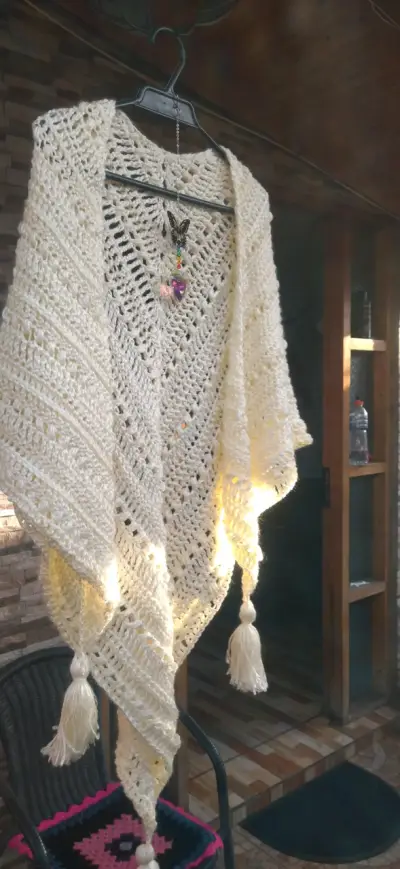 Chal tejido a crochet color crema - miniatura 3
