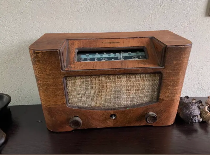 Radio antigua de madera estilo vintage