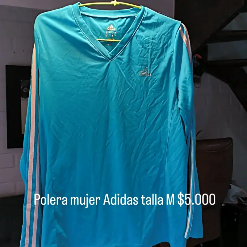 Polera deportiva mujer Adidas celeste