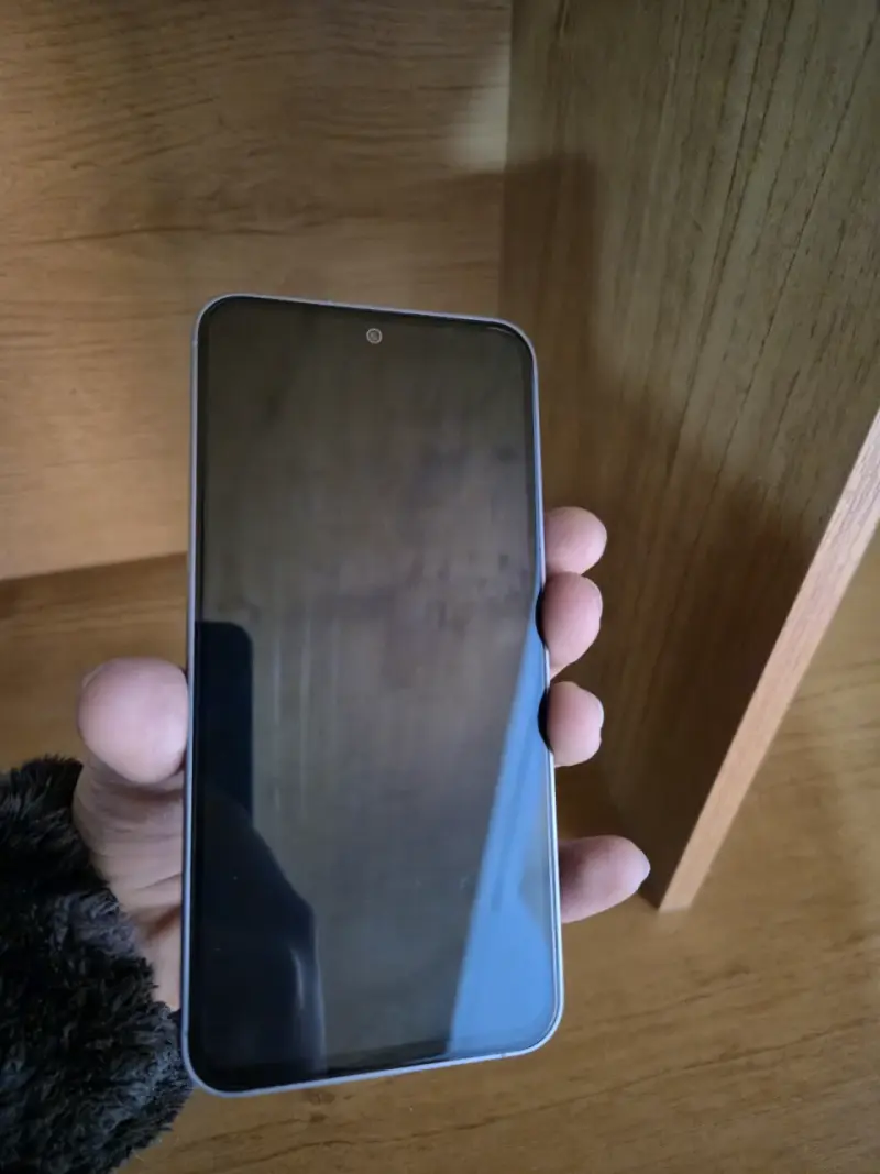 Samsung Galaxy S23 FE casi nada de uso - 3