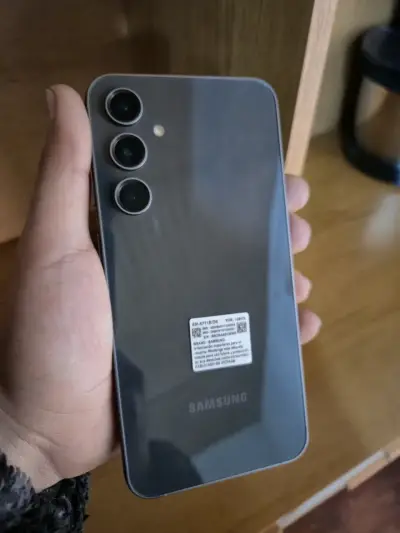 Samsung Galaxy S23 FE casi nada de uso - miniatura 4
