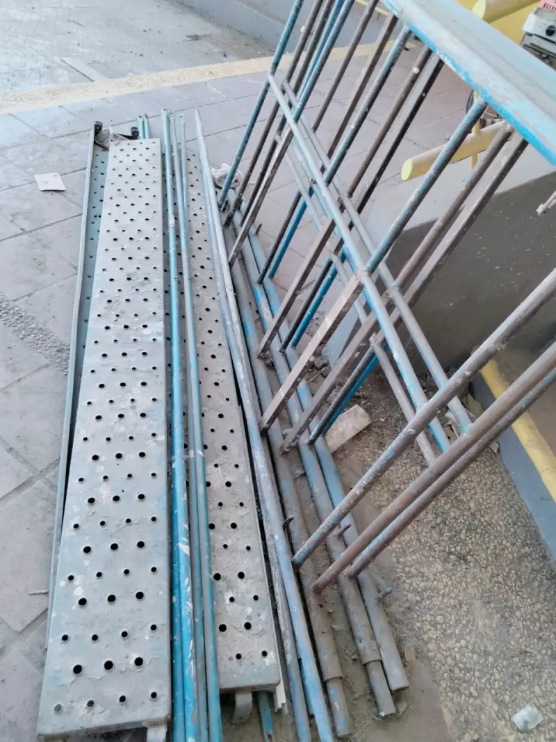 Andamios metálicos usados en buen estado - 1