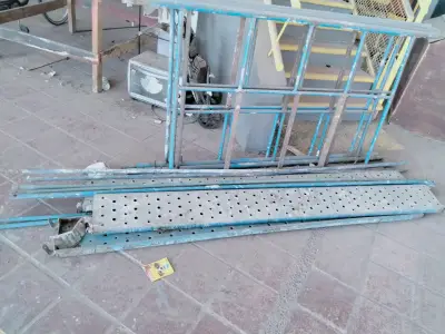Andamios metálicos usados en buen estado - miniatura 3