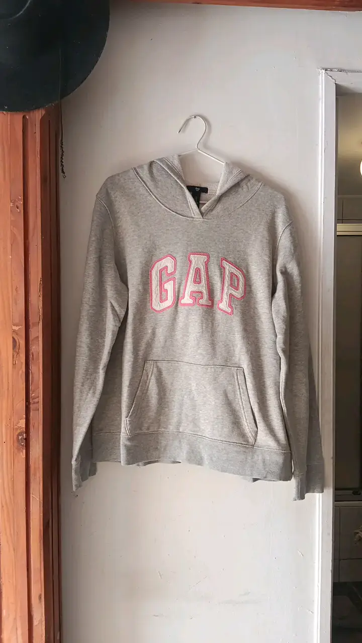 Polerón GAP gris con capucha