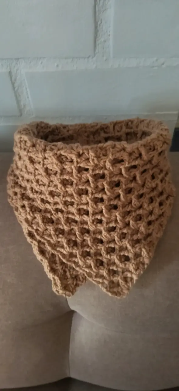 Cuello tejido a crochet color beige - 1