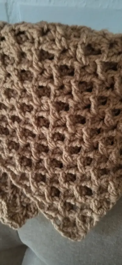 Cuello tejido a crochet color beige - miniatura 2