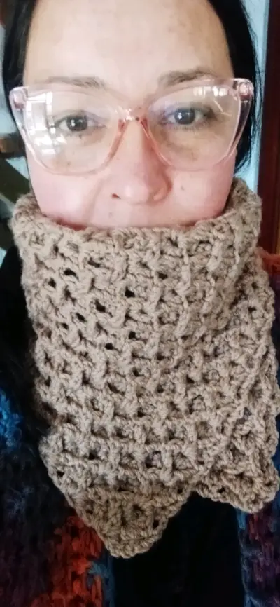 Cuello tejido a crochet color beige - miniatura 3