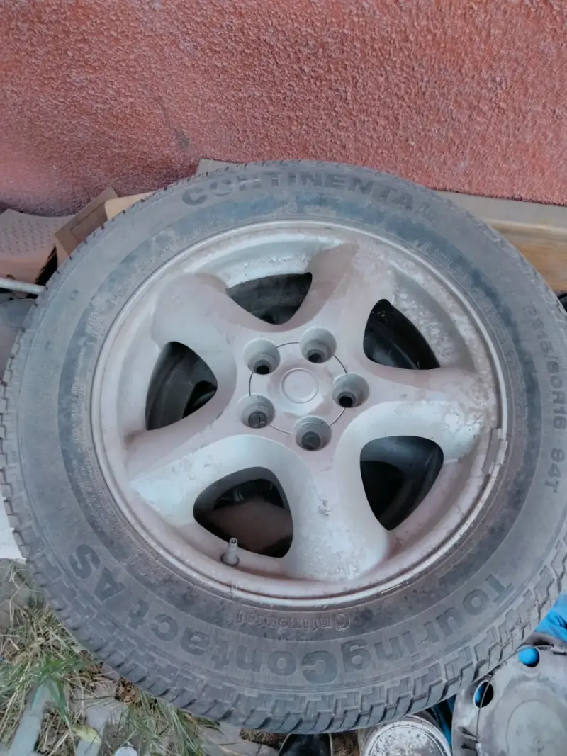 Llanta con neumático Continental usado - 1