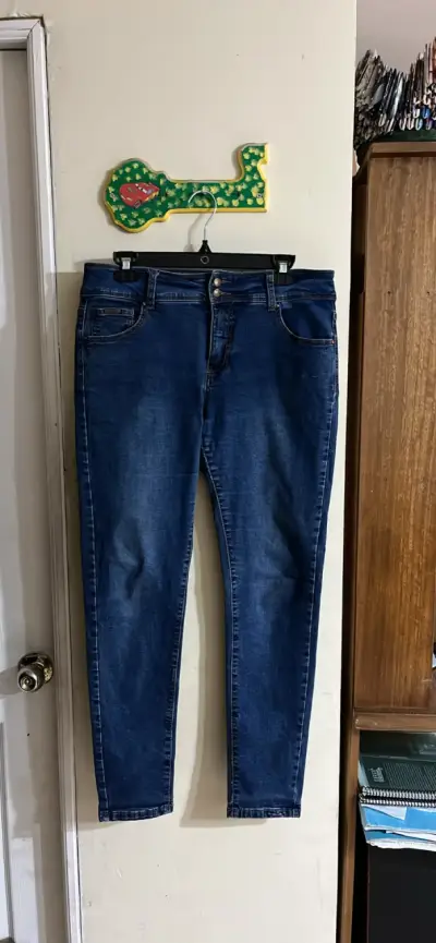 Jeans azul oscuro para mujer en buen estado - miniatura 3