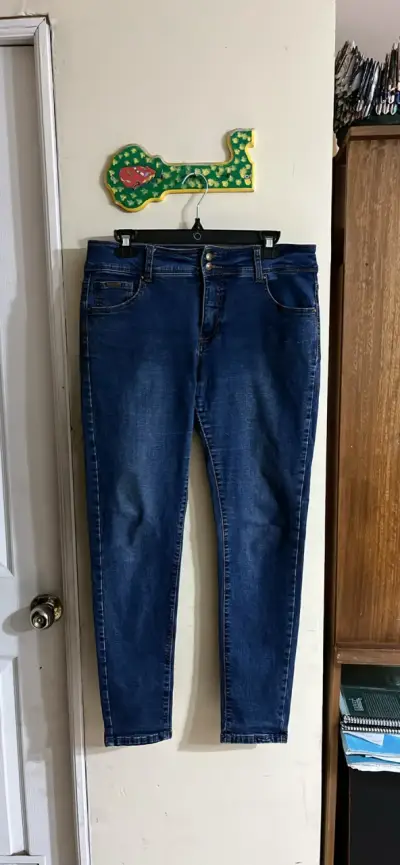 Jeans azul oscuro para mujer en buen estado - miniatura 4