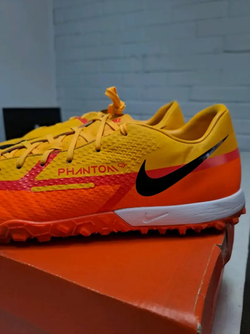 Zapatillas Nike Phantom amarillas para fútbol - 3