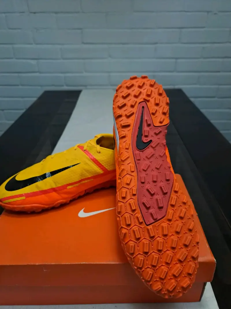 Zapatillas Nike Phantom amarillas para fútbol - 5