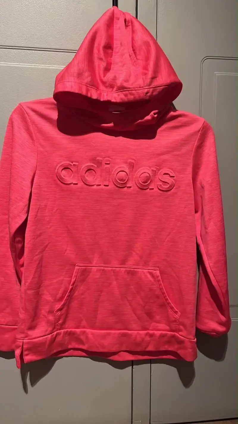 Polerón Adidas rosado con capucha