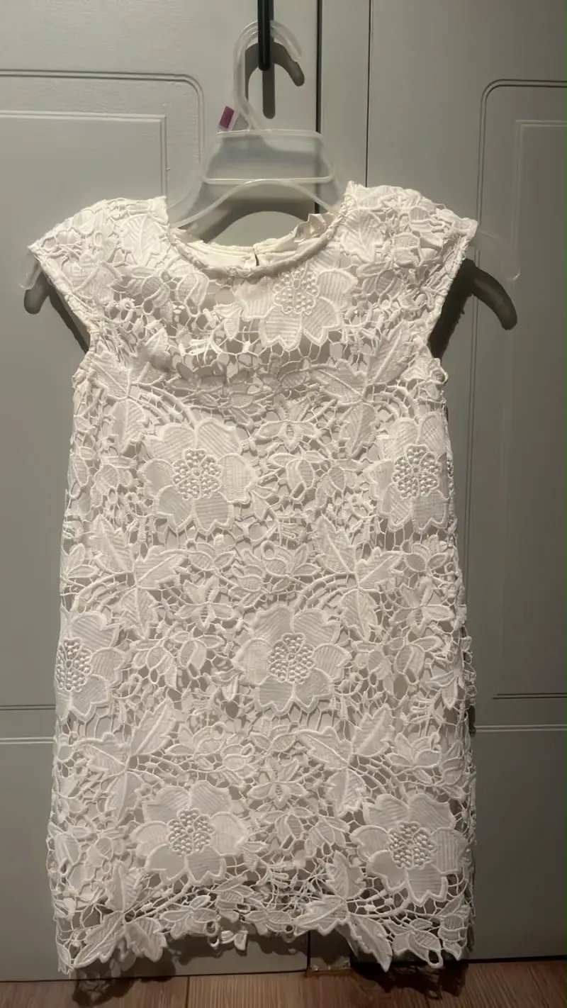Vestido de encaje blanco elegante