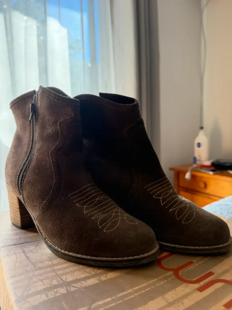 Botines de gamuza café marca rockford - 2
