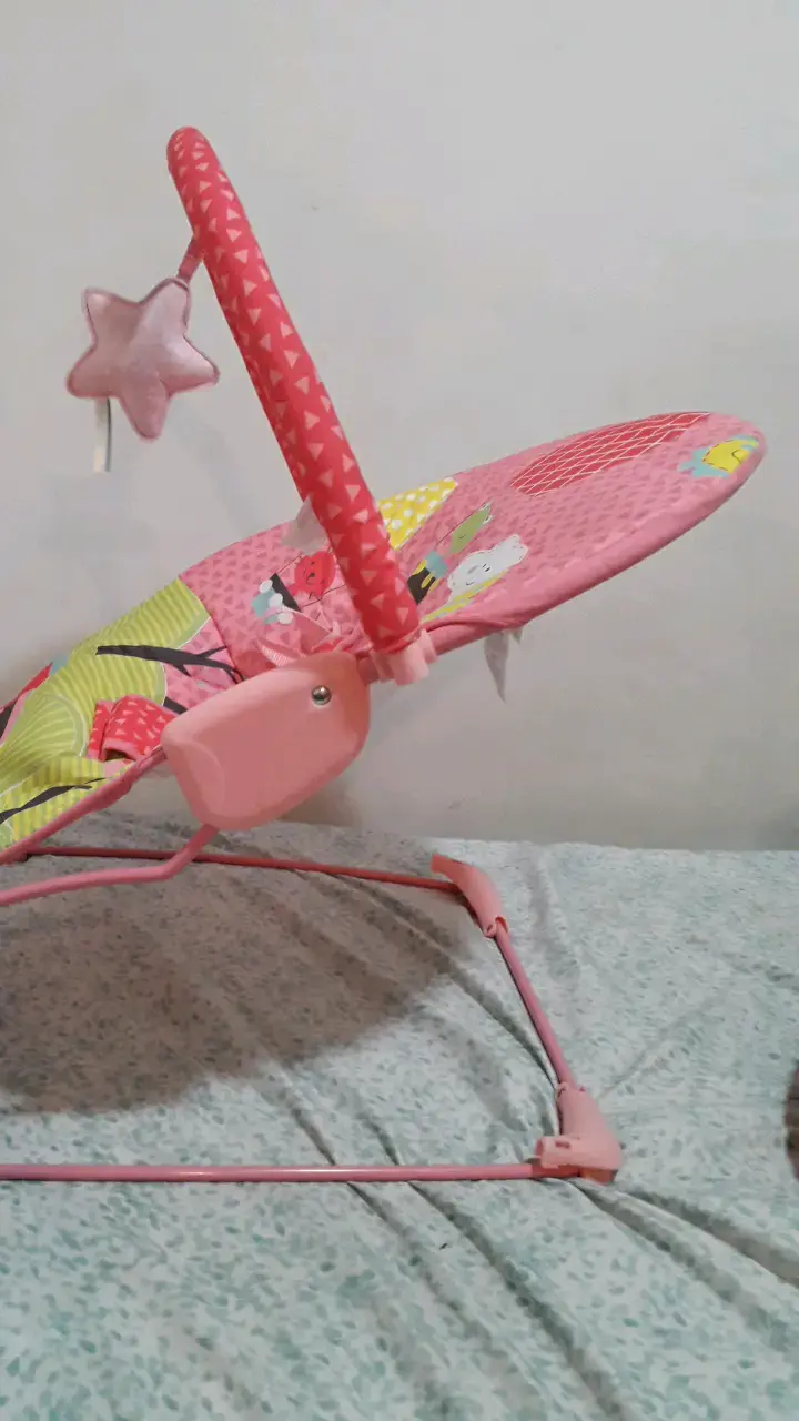 Silla mecedora para bebé con diseño colorido - 3