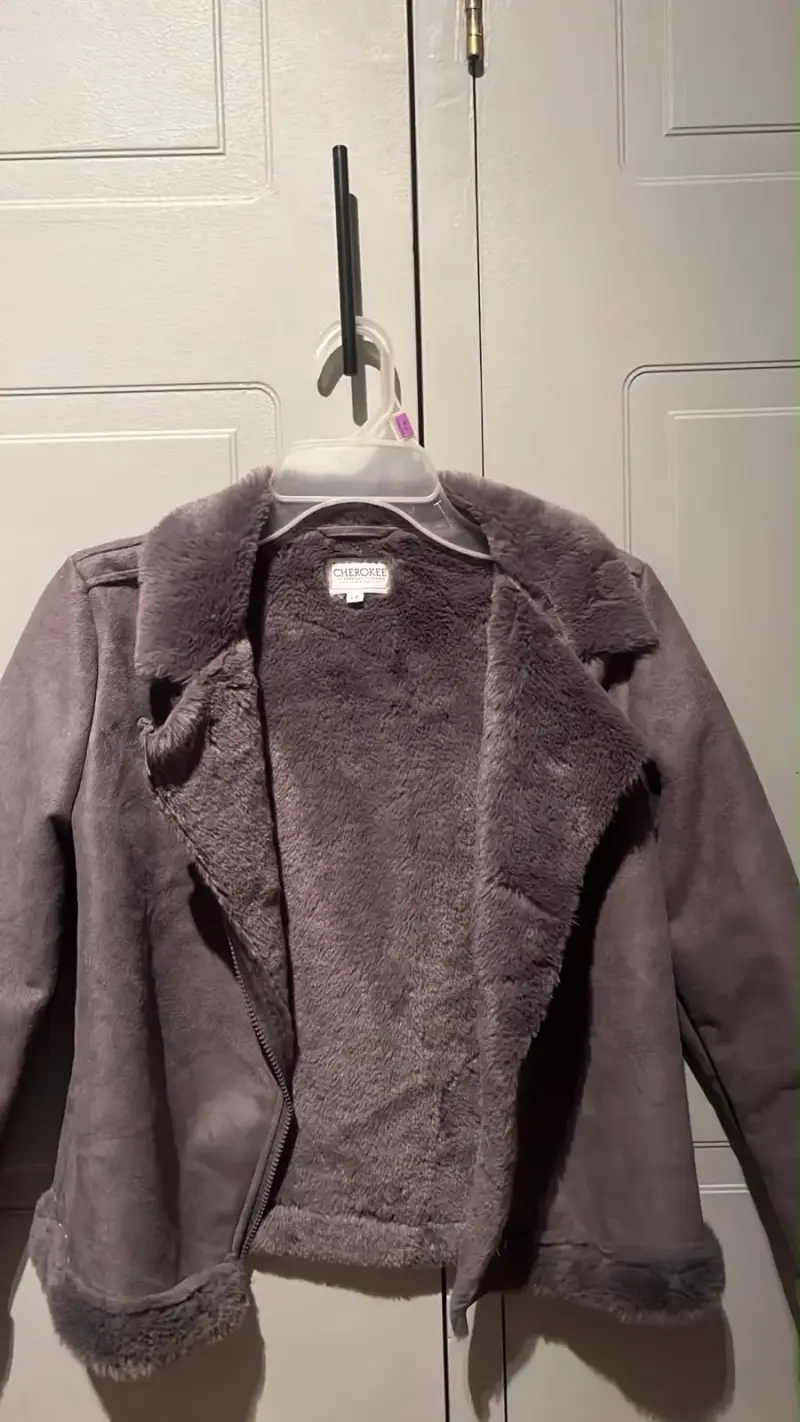 Chaqueta de piel sintética gris Cherokee