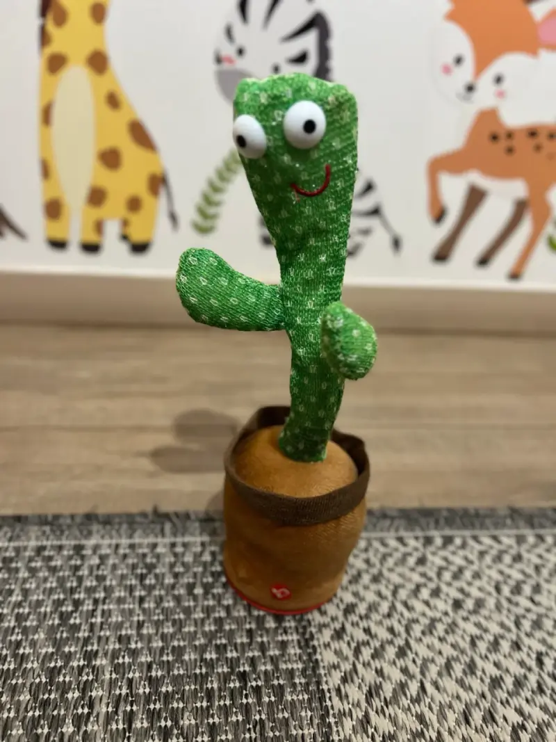 Cactus de juguete con ojos saltones