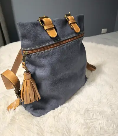 Mochila de cuero azul con detalles marrones - miniatura 2