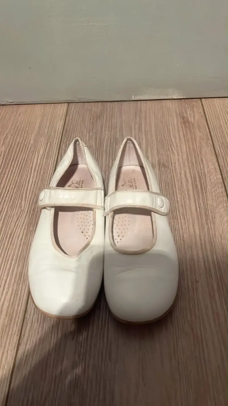 Zapatos de cuero blanco para niña