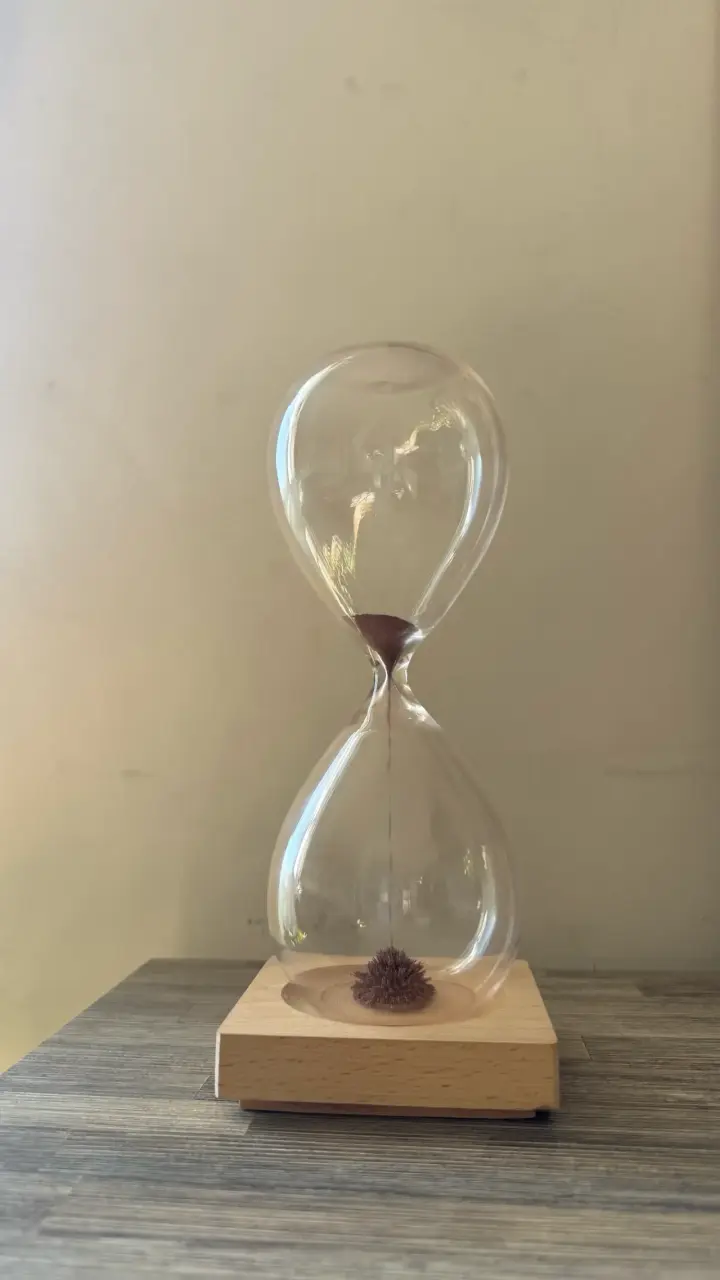 Reloj de arena imanes con base de madera - 1