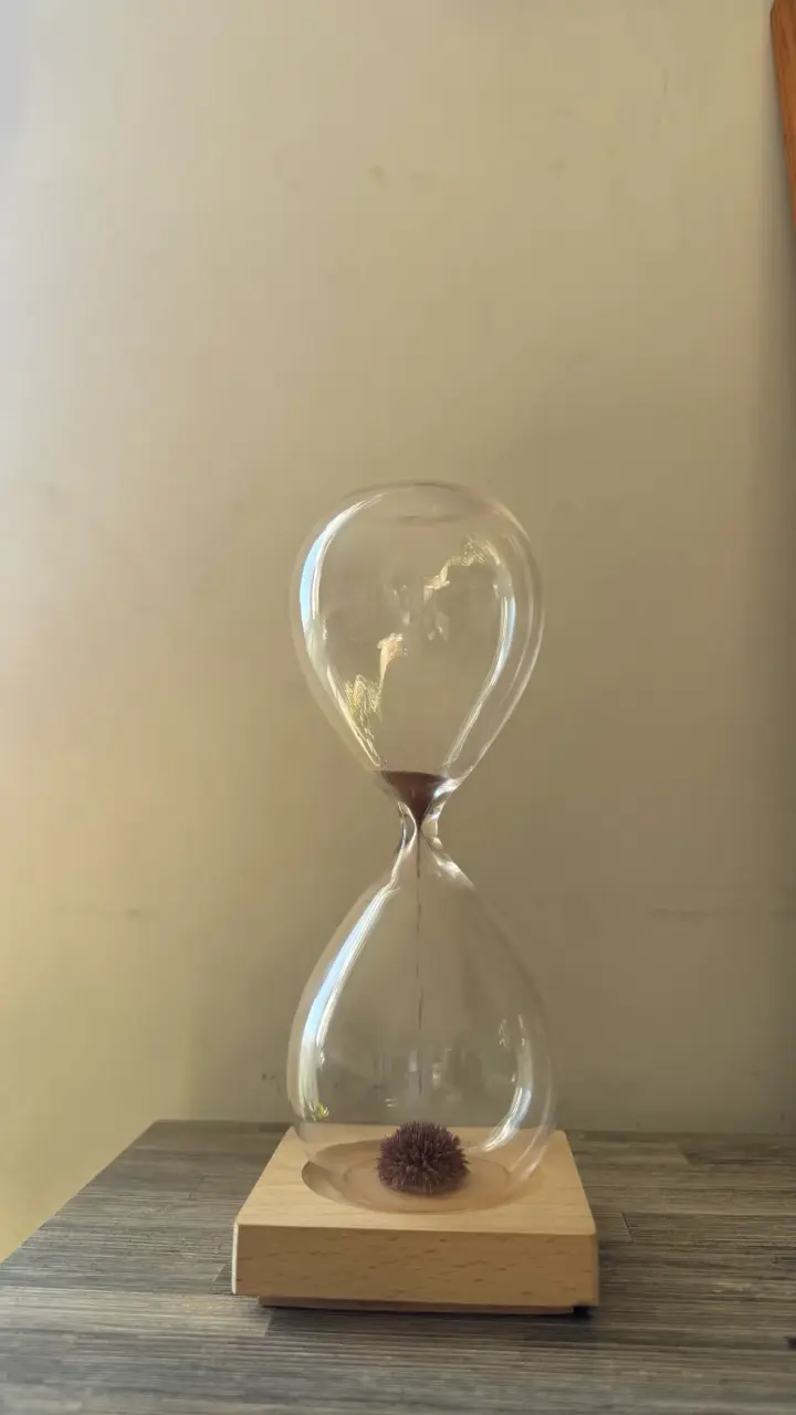 Reloj de arena imanes con base de madera - 3