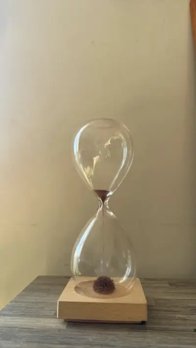 Reloj de arena imanes con base de madera - miniatura 3