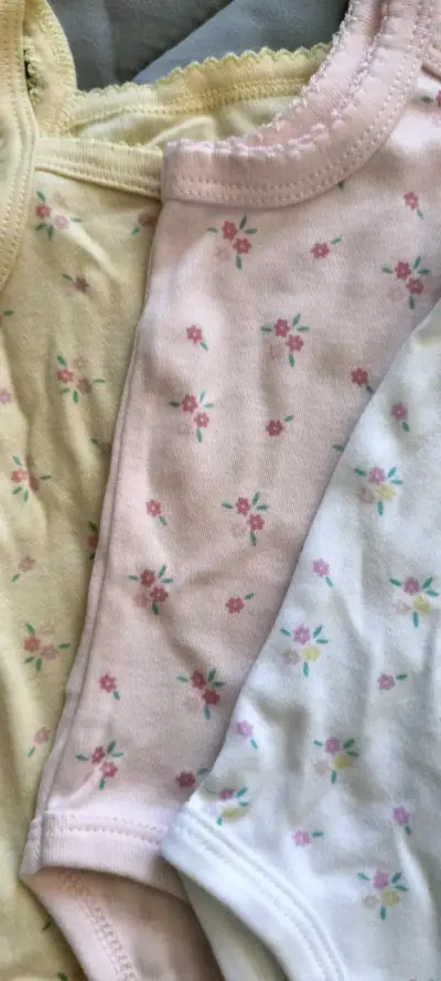 Set de bodys para bebé con estampado floral - miniatura 2