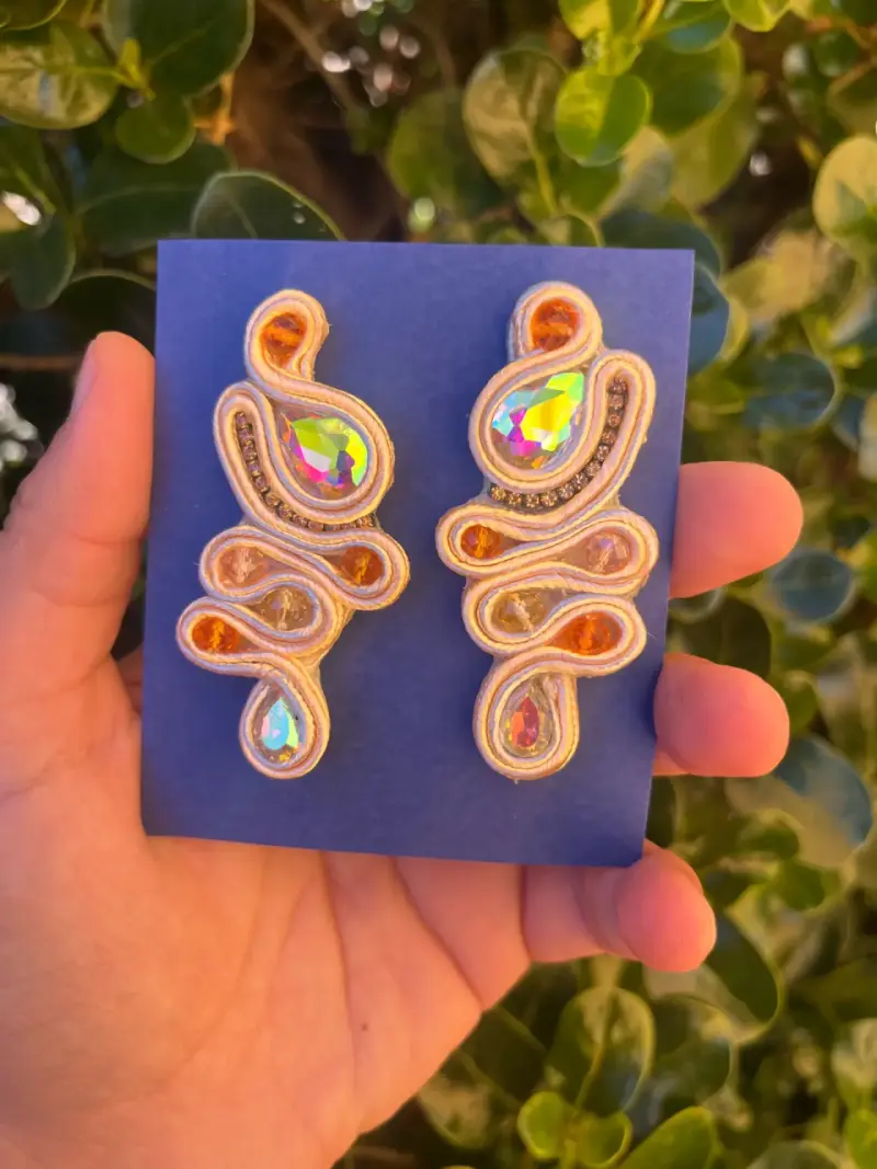 Pendientes artesanales con cristales brillantes - 1