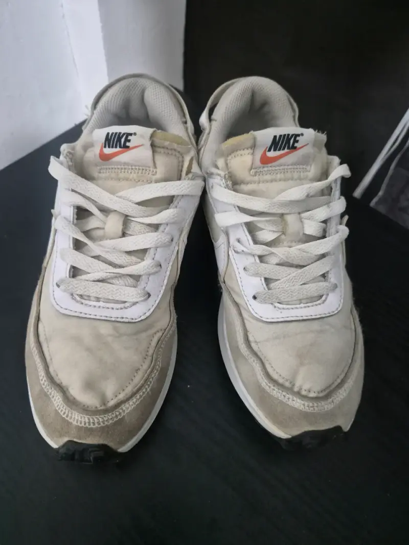 Zapatillas deportivas blancas y beige - 2