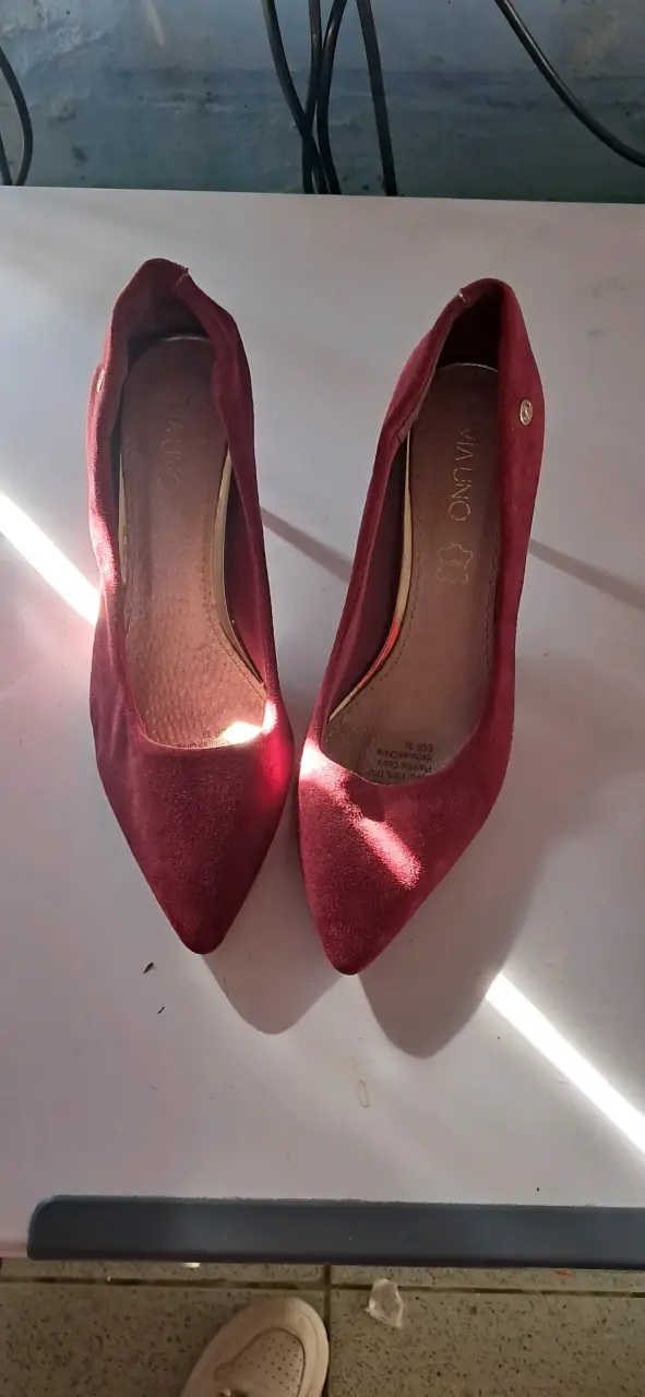 Tacones altos burdeos en buen estado - 3