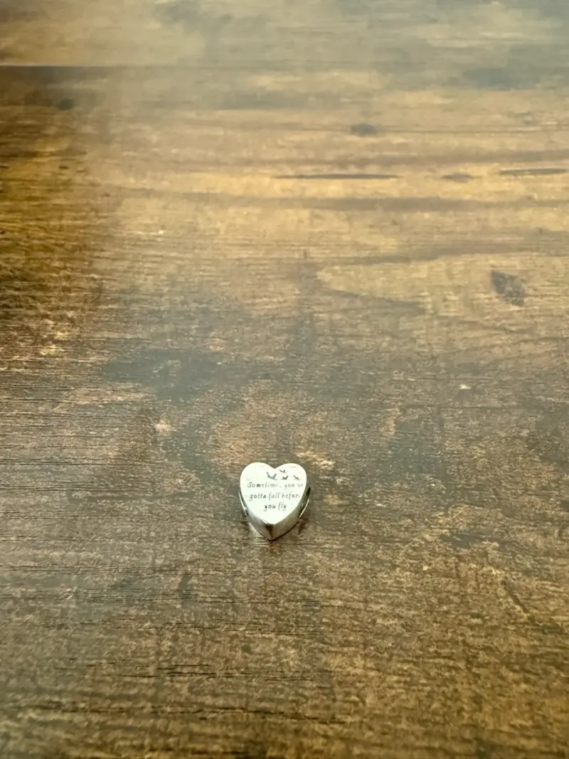 Charm con diseño de corazón - 2