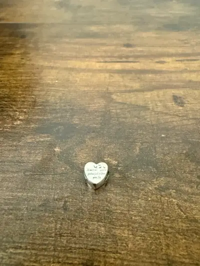Charm con diseño de corazón - miniatura 2