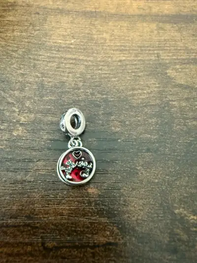 Charm colgante de plata con diseño de amor - miniatura 1