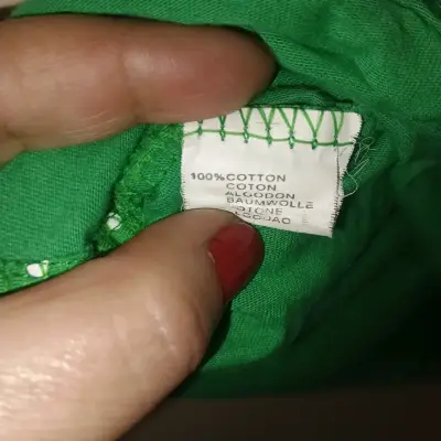Polera verde de lunares sin mangas - miniatura 4