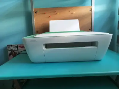 Impresora HP DeskJet Ink Advantage 2375 - miniatura 1
