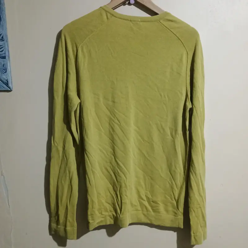 Suéter verde oliva cuello en V hombre - 2