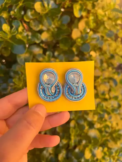Aros artesanales azules con cristales - miniatura 1