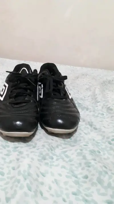 Zapatillas de fútbol negras Umbro talla 34 - miniatura 1