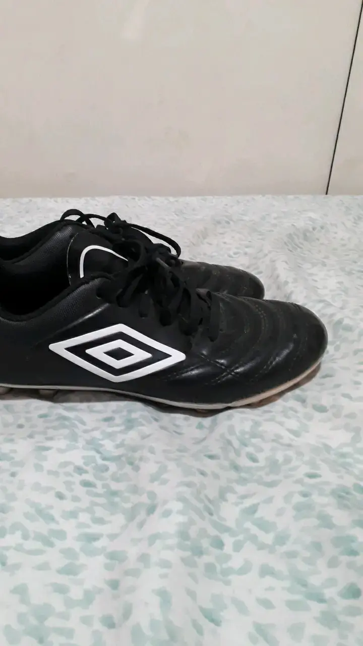 Zapatillas de fútbol negras Umbro talla 34 - 2