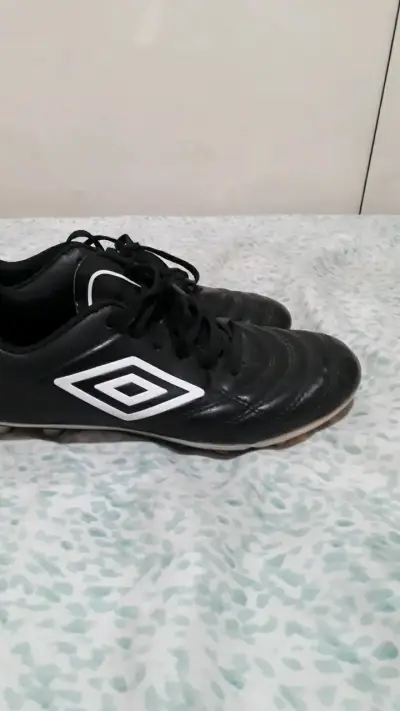 Zapatillas de fútbol negras Umbro talla 34 - miniatura 2