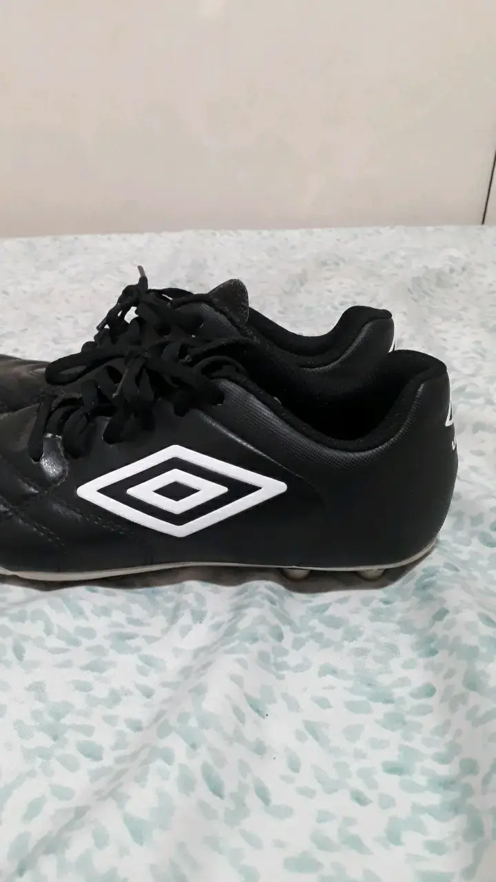 Zapatillas de fútbol negras Umbro talla 34 - 3