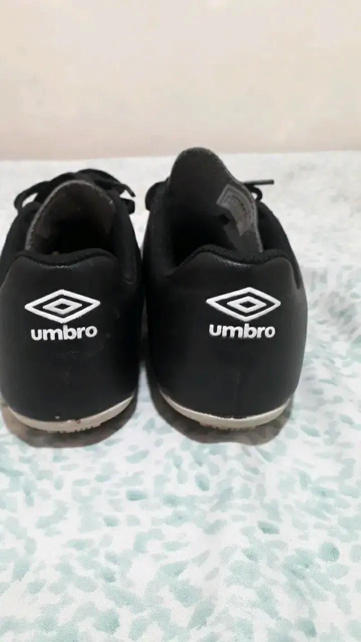 Zapatillas de fútbol negras Umbro talla 34 - 4