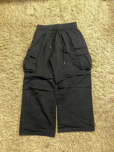 Pantalones cargo negros unisex - miniatura 1
